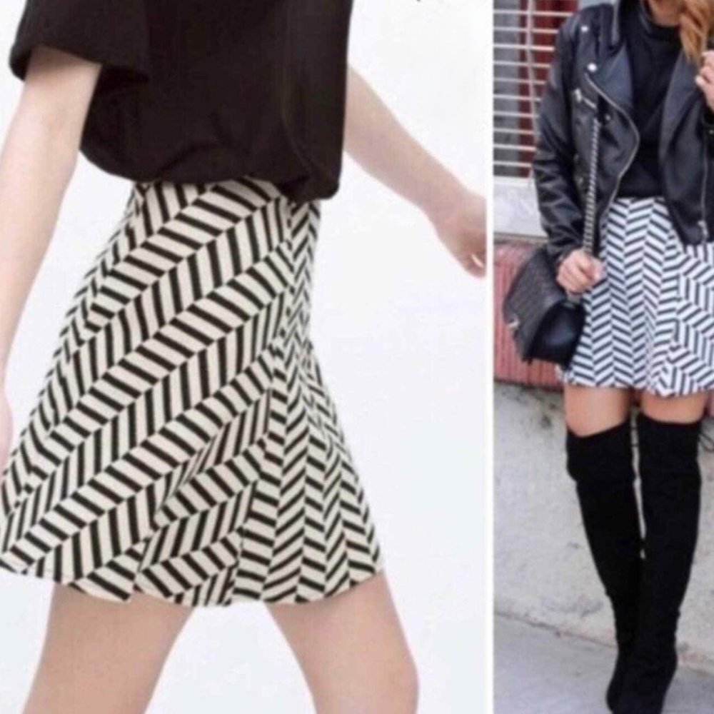 ZARA Trafuluc Mini Skirt - Size Large